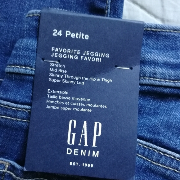 GAP Favourite Jegging Blue Distressed Raw Hem Mid Rise 24 Petite NWT - Picture 2 of 13